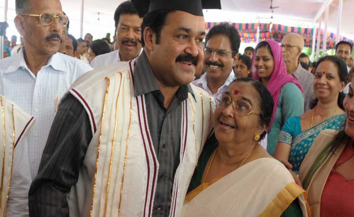 Mohanlal's mother, Santhakumari, passed away in Ernakulam at the age of 90.
