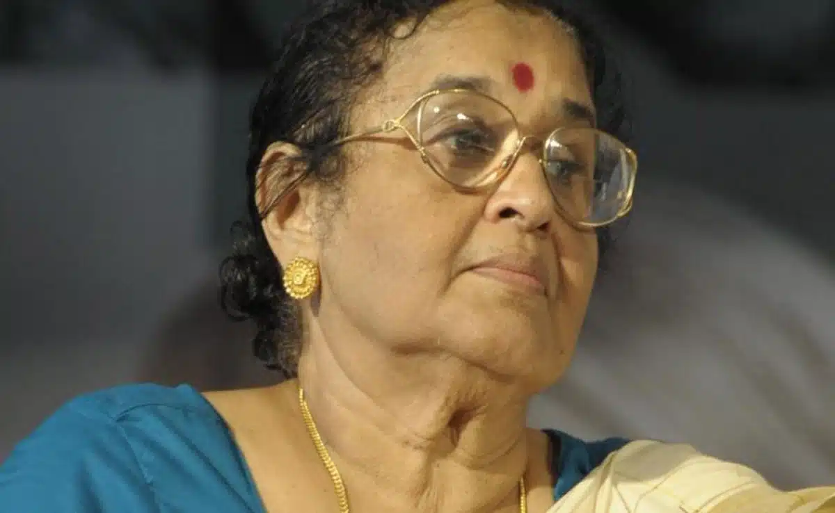 Mohanlal's mother, Santhakumari, passed away in Ernakulam at the age of 90.