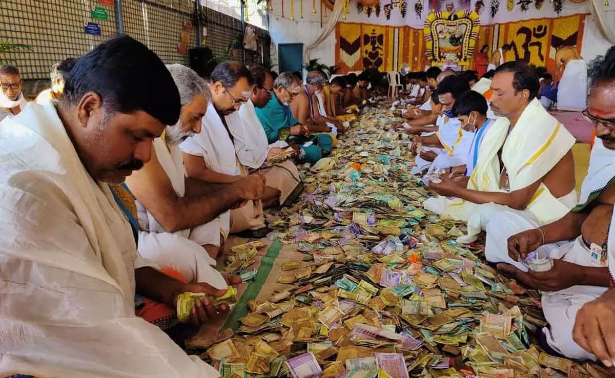 SC issues major directive: Temple income cannot be diverted towards public faith, banking risks