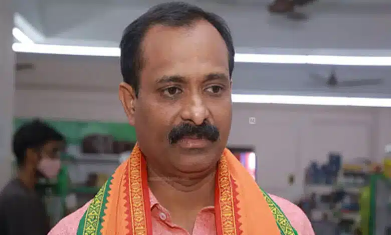 The BJP secured a historic victory, winning the Thiruvananthapuram mayoral post, with V.V. Rajesh receiving 51 votes.