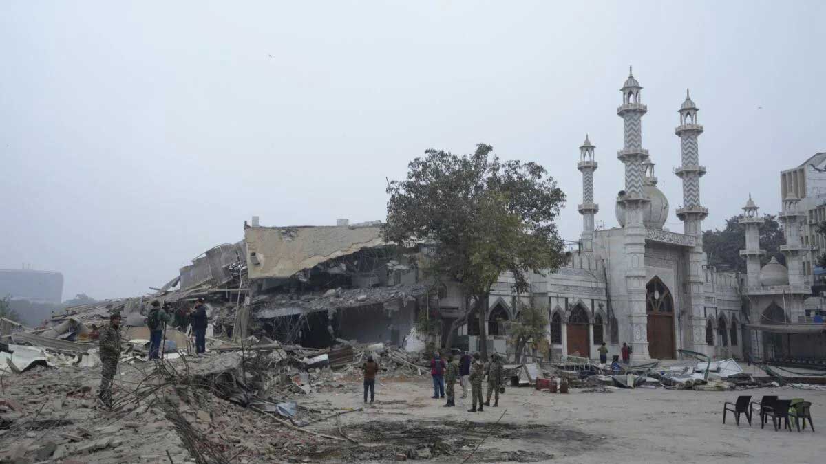 Clashes break out near Delhi mosque during demolition drive