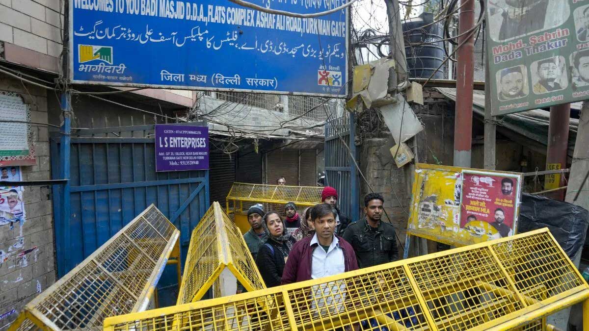 Clashes break out near Delhi mosque during demolition drive