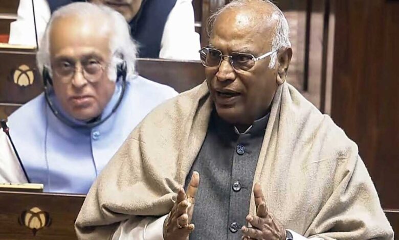Mallikarjun Kharge pays tribute to Lal Bahadur Shastri