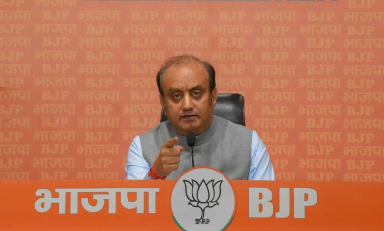 BJP surrounds Karnataka's Congress government