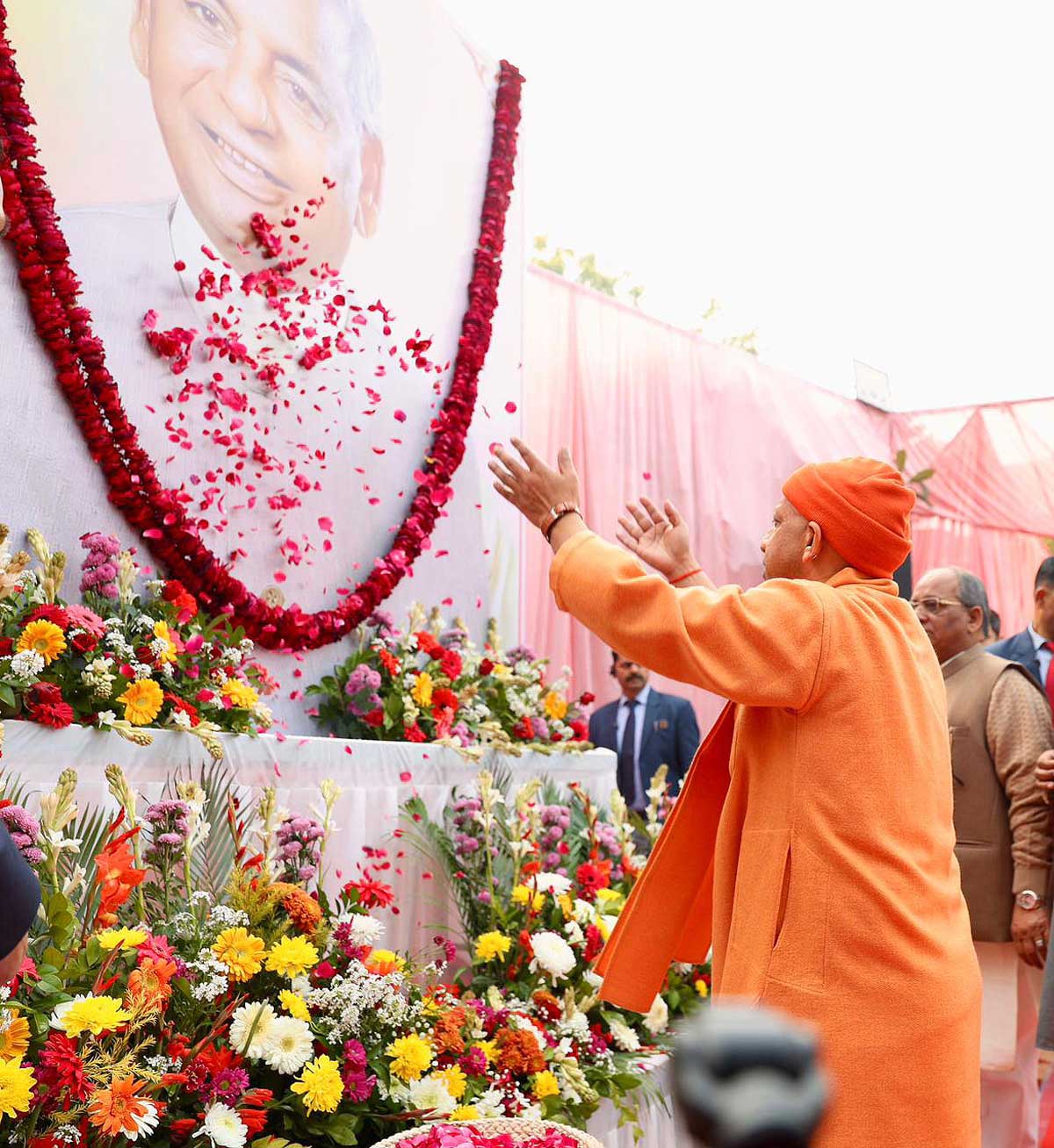 Yogi paid tribute to Kalyan Singh