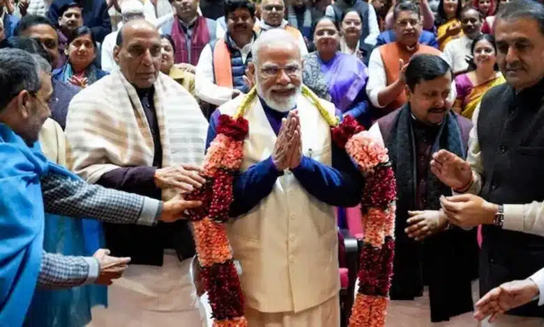 PM Modi welcomed at the NDA meeting