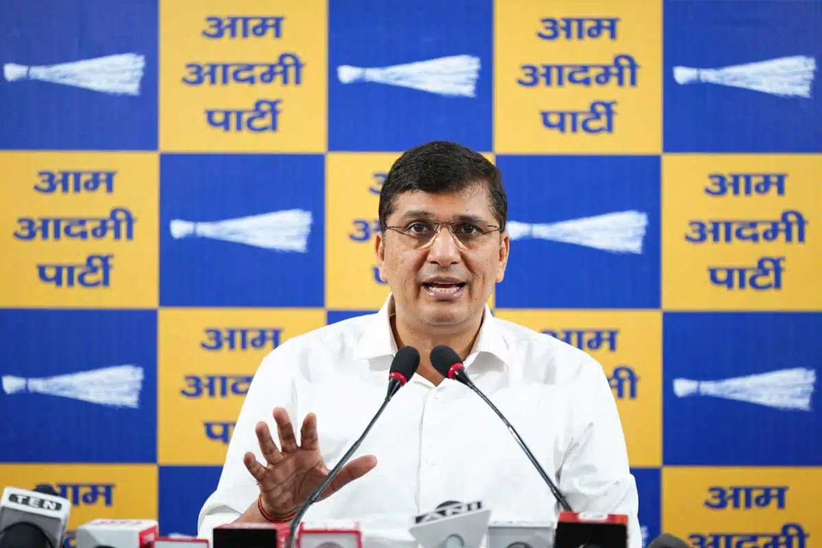 Pothole in Delhi's Janakpuri claims young man's life