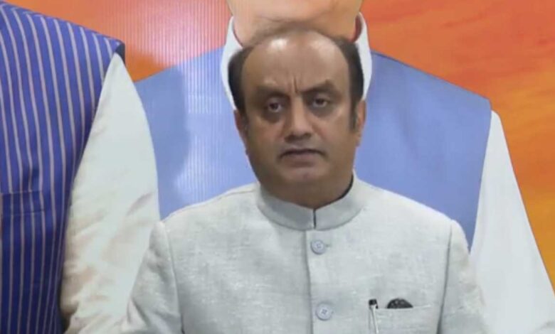 West Bengal के Budget को लेकर BJP-TMC में सियासी घमासान। Sudhanshu Trivedi .