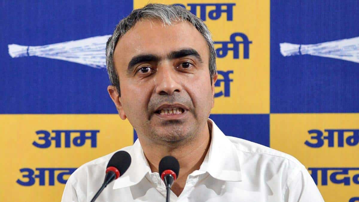 Claims of AAP's growing strength in Gujarat