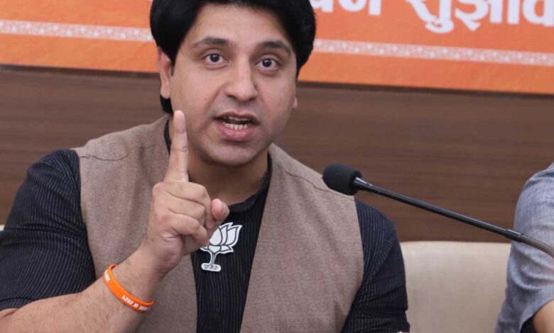 Shahzad Poonawalla's big attack on TMC