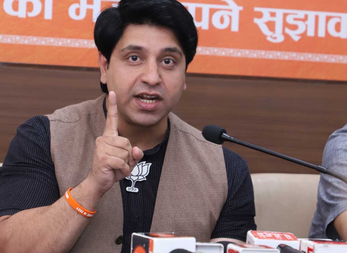 Shahzad Poonawalla's big attack on TMC