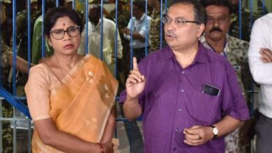 TMC workers come out in support of Mamata Banerjee