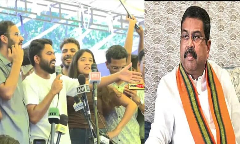 Abhijeet Dipke said The world bows down one just needs to be the one to make it bow resolving to continue the protest
