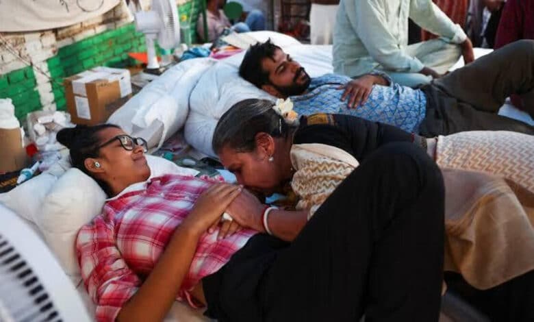 CJP Protest Three AISA student leaders end 23day hunger strike meet Manish Neha and Aamin