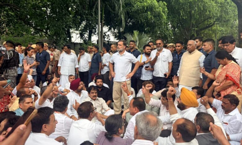 Lok Kalyan Marg Congress Demands PM Modi Resignation, Rahul Gandhi and Kharge Lead Demonstration