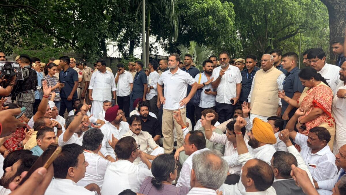 Lok Kalyan Marg Congress Demands PM Modi Resignation, Rahul Gandhi and Kharge Lead Demonstration