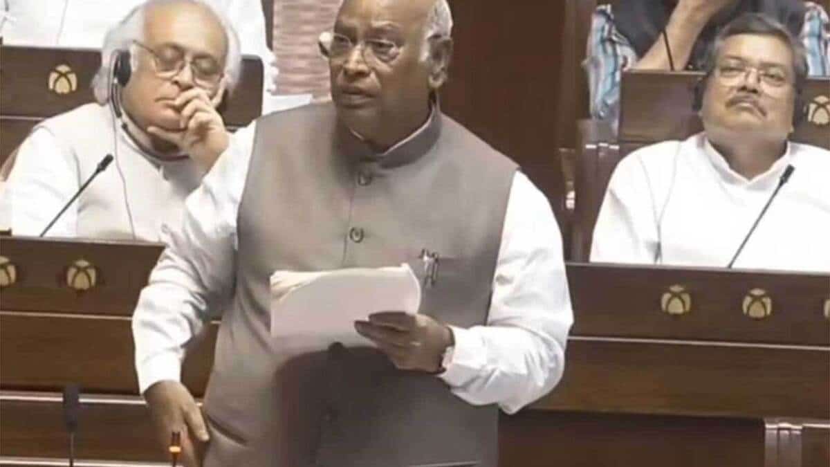 Mallikarjun Kharge Attacks the Centre over student protests and RSS influence among students