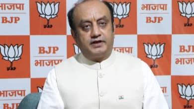 Accusation of insulting Vande Mataram Sudhanshu Trivedi demands an apology from the Congress.