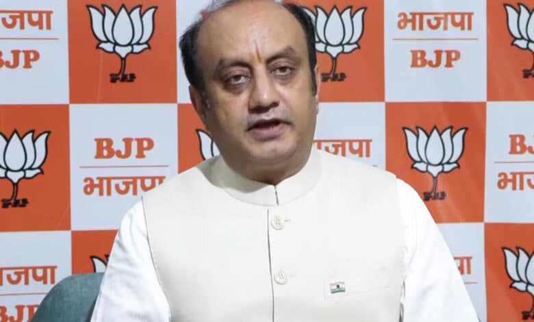 Accusation of insulting Vande Mataram Sudhanshu Trivedi demands an apology from the Congress.