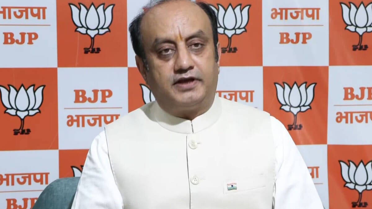 Accusation of insulting Vande Mataram Sudhanshu Trivedi demands an apology from the Congress.