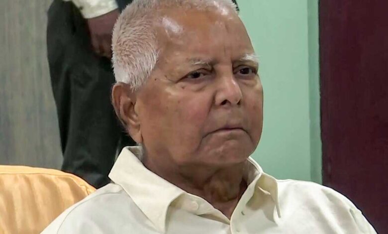 Allegation of AK-47 firing by Lalu Prasad Yadav government amidst student protests