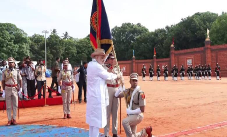 Amit Shah presented the title of President Police Colours to Puducherry Police