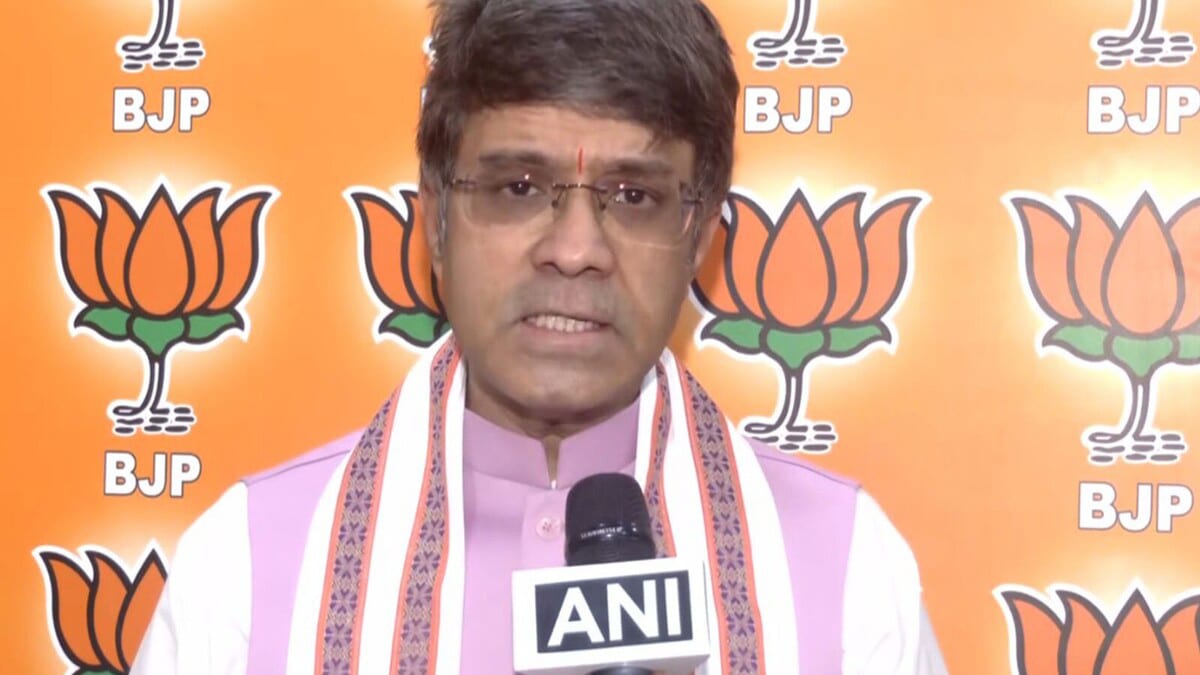 CR Kesavan attacks Rahul Gandhi questions protests in Parliament