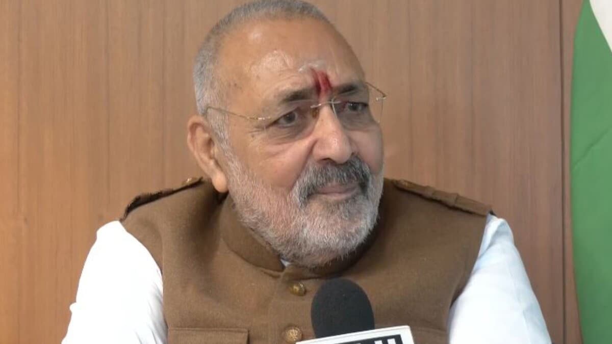 Giriraj Singh hits back at Rahul Gandhi calls foreign policy shameful