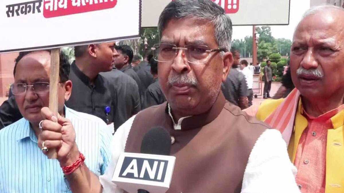 Jharkhand BJP Chief challenges Rahul Gandhi to protest outside the CM residence