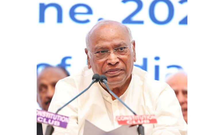Mallikarjun Kharge recalled the 1942 Nobel movement as a struggle against British rule.