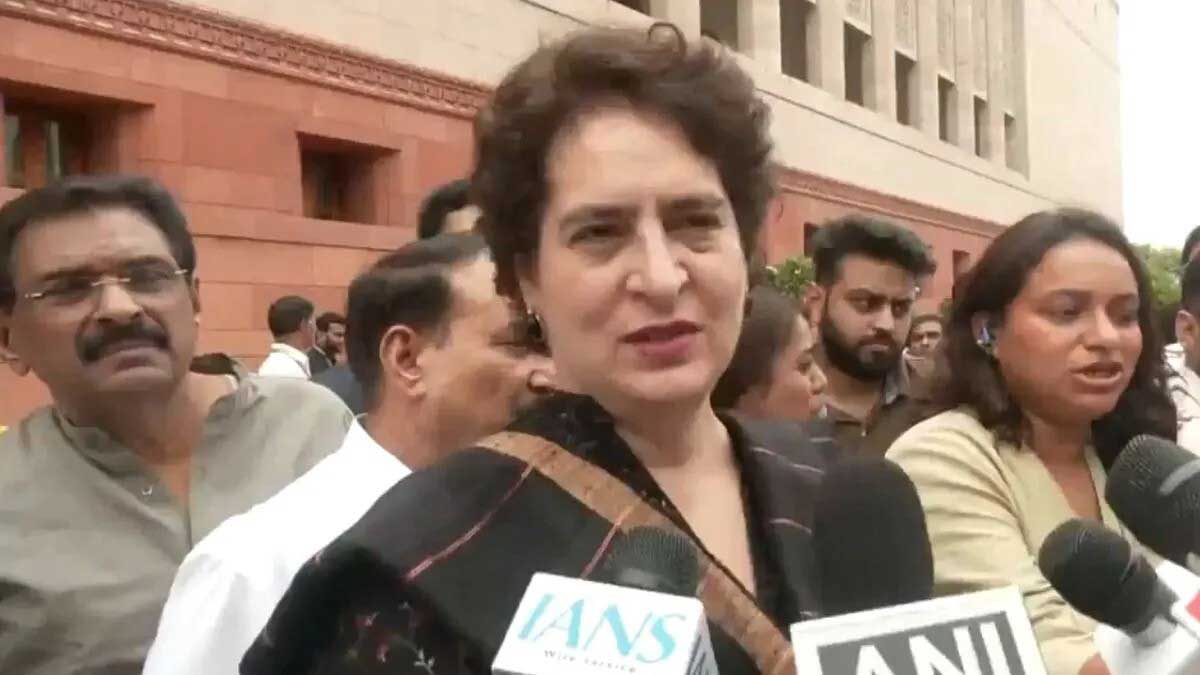 Priyanka Gandhi seeks a response from Amit Shah regarding Rahul Gandhi meeting with students from Jharkhand