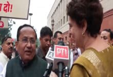 Priyanka Gandhi's reply to the NDA: Rahul Gandhi met with students from Jharkhand.