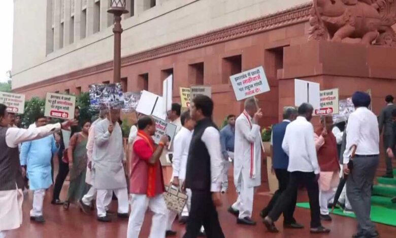 Rahul Gandhi BJP MPs seek answers regarding the act of brutality in Jharkhand Amit Shah to make a statement