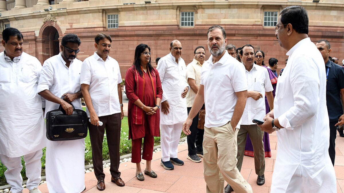 Rahul Gandhi attacks Amit Shah demands answers regarding police action against student protests