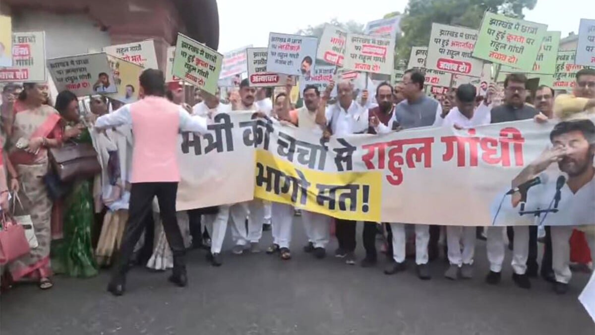 Rahul Gandhi led a protest march of NDA MLAs.