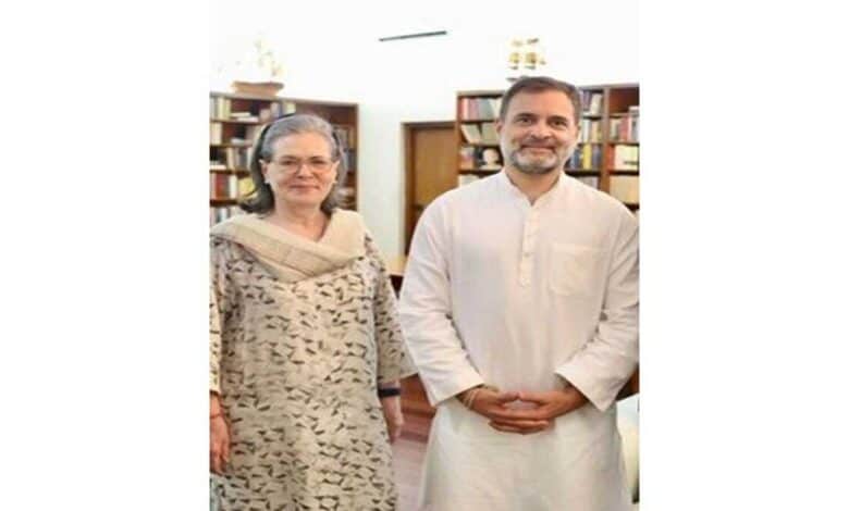 Rahul Gandhi pays tribute on Rajiv Gandhi 82nd birth anniversary writes an emotional message about Sonia Gandhi