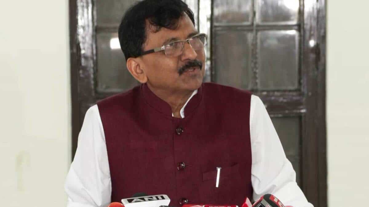 Sanjay Raut upheld the Congress tradition regarding Vande Mataram.