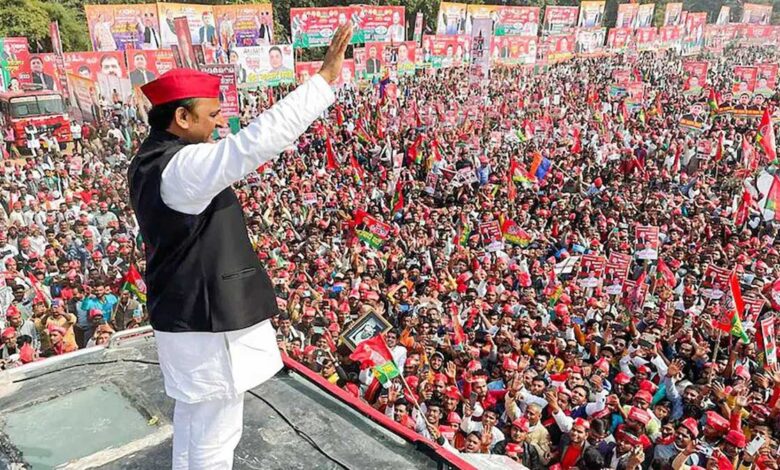 Akhilesh Yadav PDA Rath Draws Huge Crowd