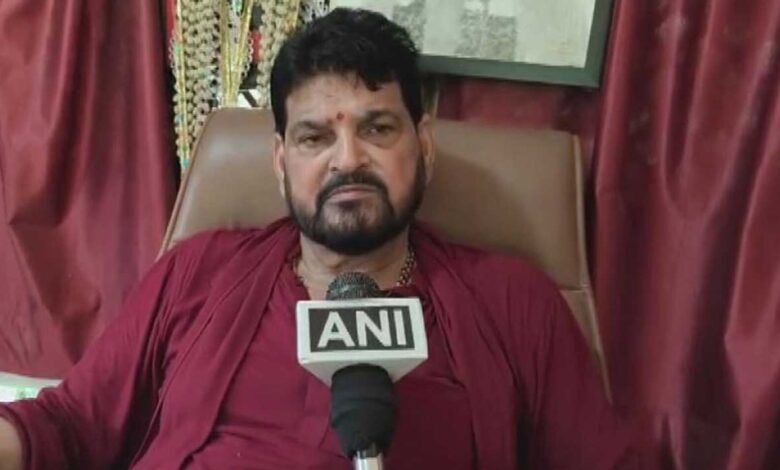 Brij Bhushan targets Rahul Gandhi questions PM Modi mother remark