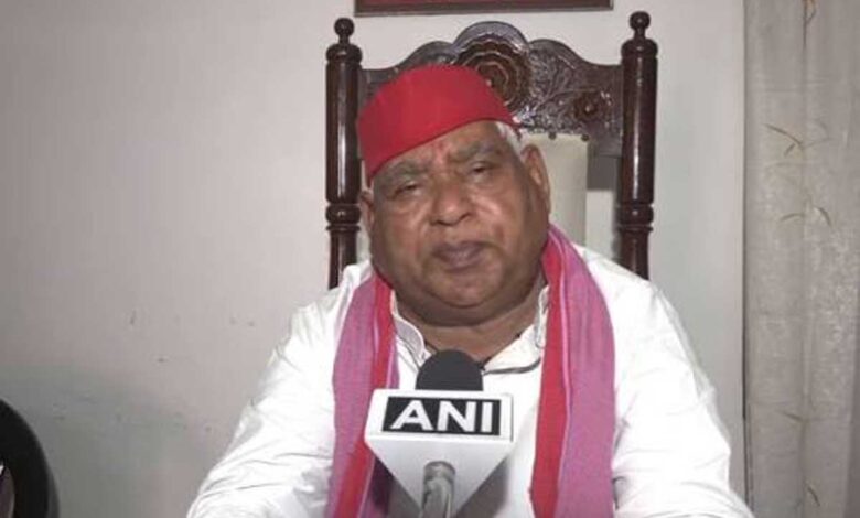 SP and RJD back Rahul Gandhi allegations against the Election Commission