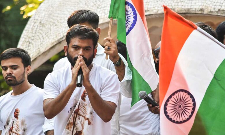 Abhijeet Dipke criticized PM Modi over the Delhi detention controversy