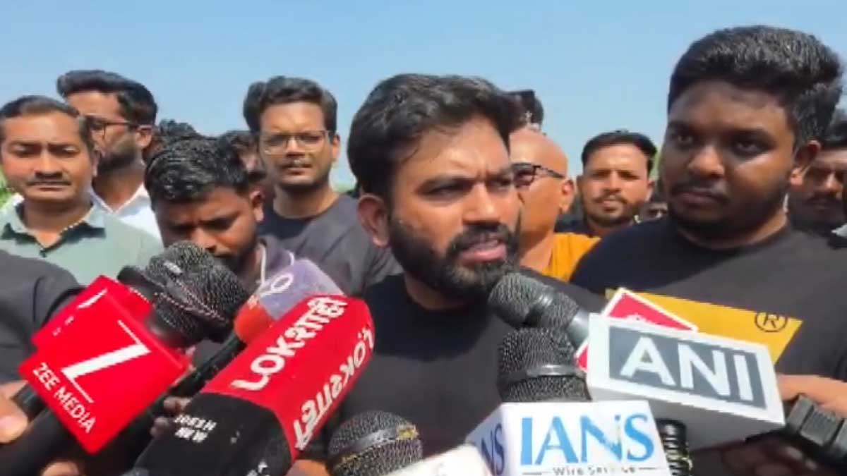 Abhijeet Dipke major statement regarding the Tricolour at Jantar Mantar