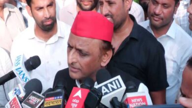 Akhilesh Yadav fulfilled his voting duty in the graduate MLC election