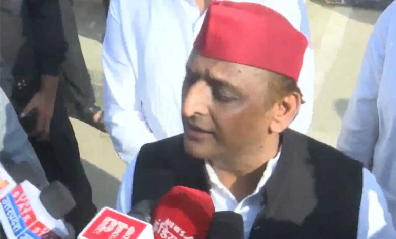 Akhilesh Yadav takes a dig at BJP after meeting Azam Khan