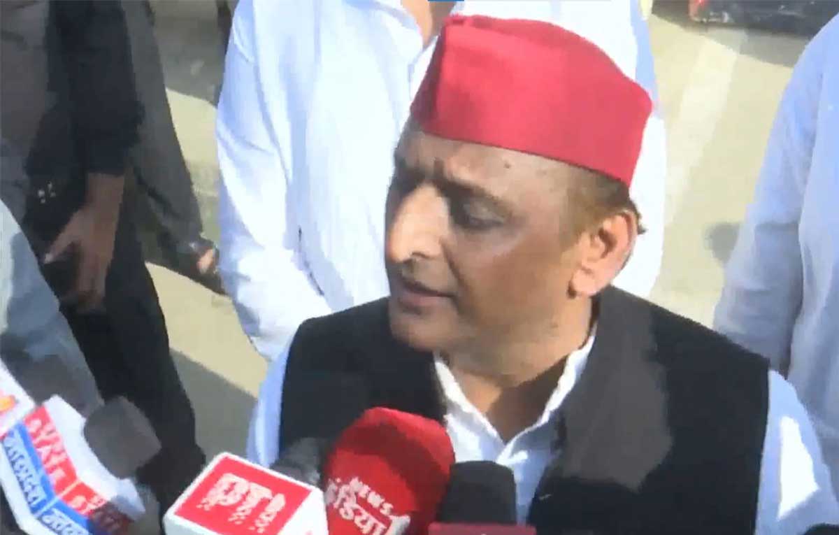 Akhilesh Yadav takes a dig at BJP after meeting Azam Khan