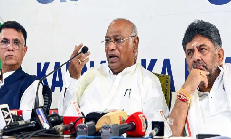 Amid vote theft protests Congress directs its MPs to stay in Delhi
